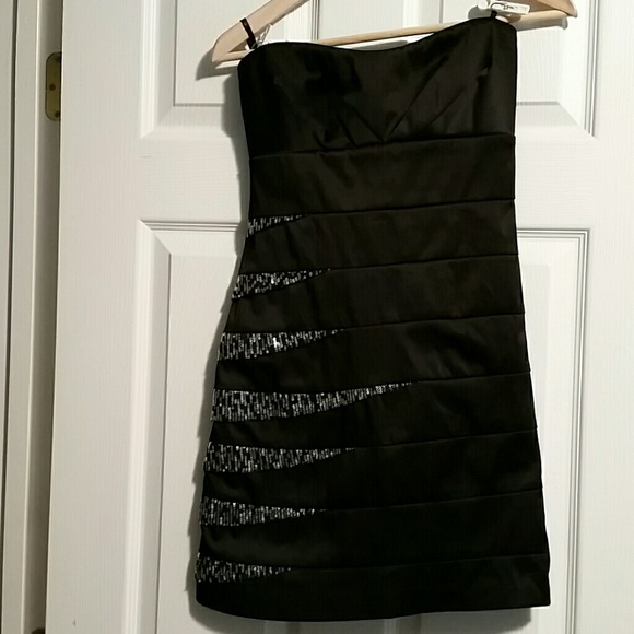 Papaya Dresses & Skirts - Sequined Strapless LBD size Small