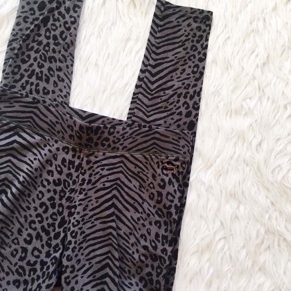 • PINK • Animal Print leggings - Picture 2 of 2