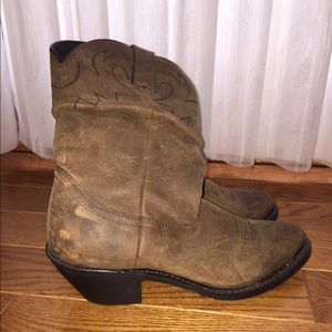 **Perfect for summer concerts** Cowboy boots