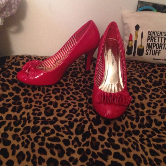 Red pumps