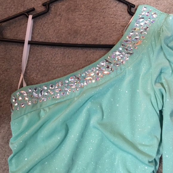 Formal Dress - Picture 3 of 4