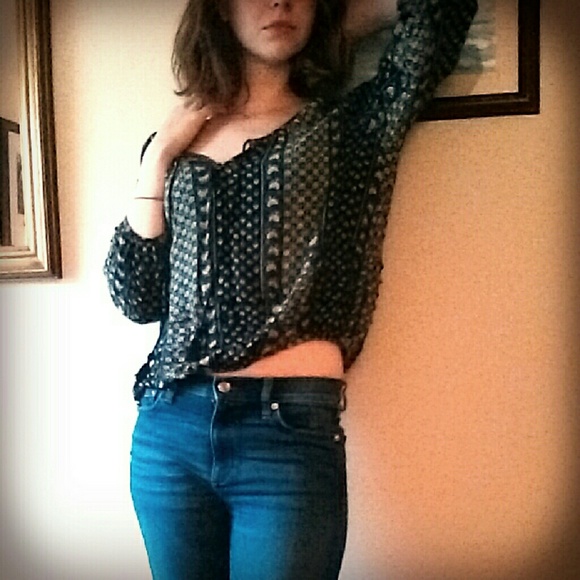 American Eagle Outfitters Tops - Cute lightweight bubble peasant top