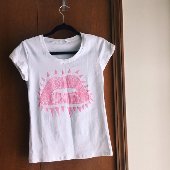 Fitted Graphic Tee
