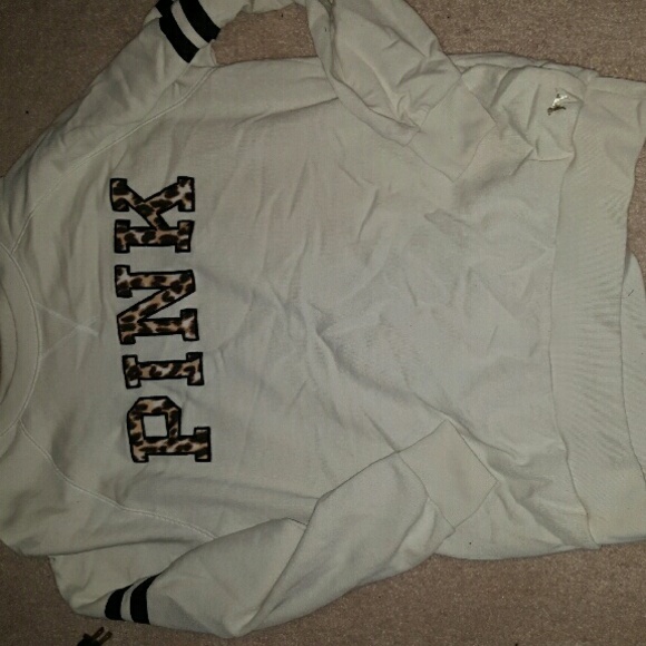 SOLD!! Vs crew cheetah print - Picture 1 of 1