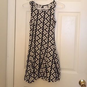 Short black and white design dress