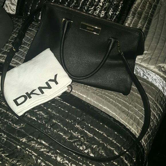 NWOT DKNY purse with dust bag - Picture 1 of 3