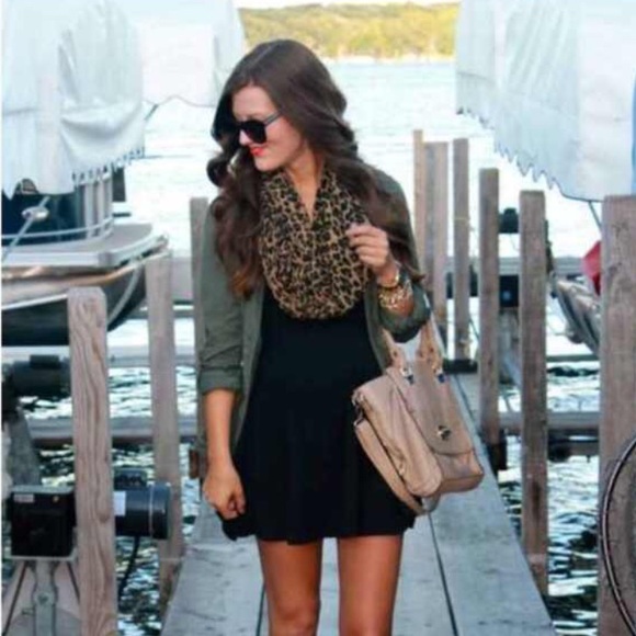 Dresses & Skirts - Black fit and flare dress