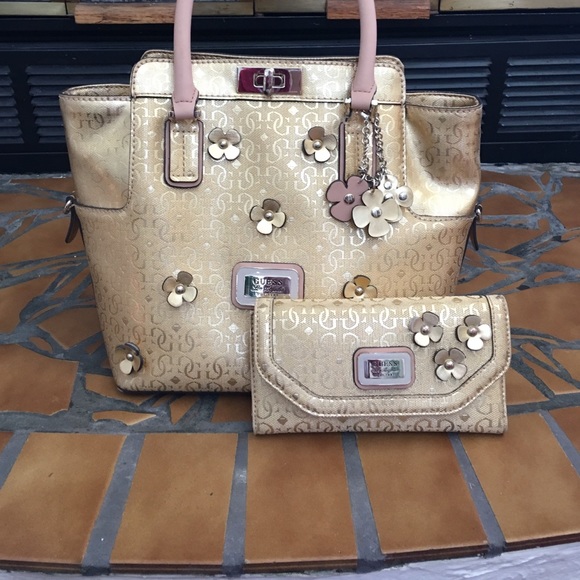 Guess Handbags - Guess Purse & Wallet