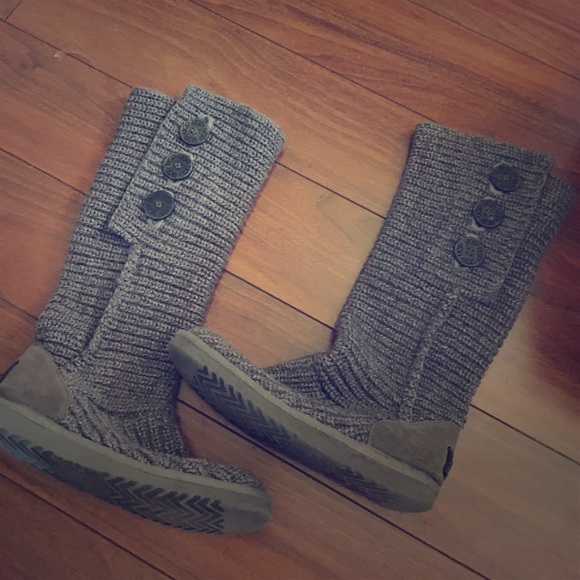 Authentic Knit Gray Ugg Boots size 6