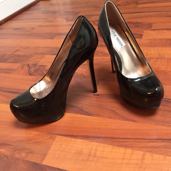 Steve Madden patent leather pumps NWOT