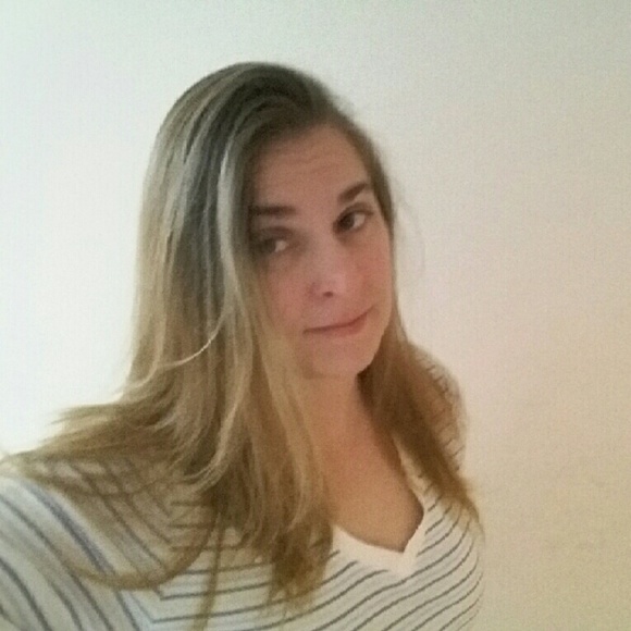 Meet your Posher, Julie - Picture 1 of 1