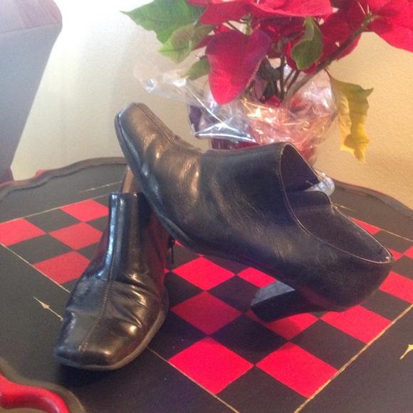 Aerosoles Black Booties /Shooties 9B - Picture 1 of 4