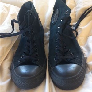 All black hightop converse!!