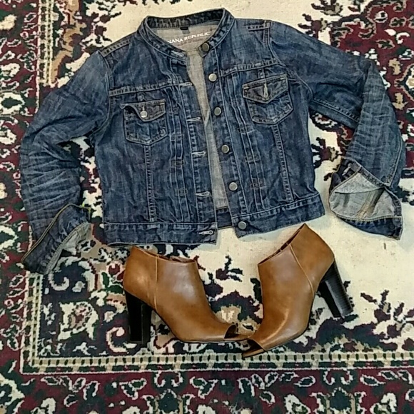 Dark wash Banana Republic denim jakcet