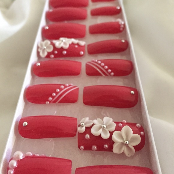 Hand-Painted False Acrylic Glue-On Nails - Picture 2 of 3