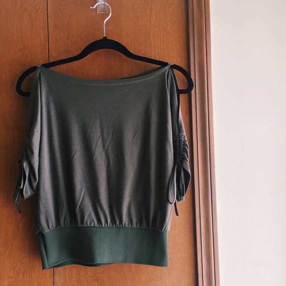 Peekaboo Top