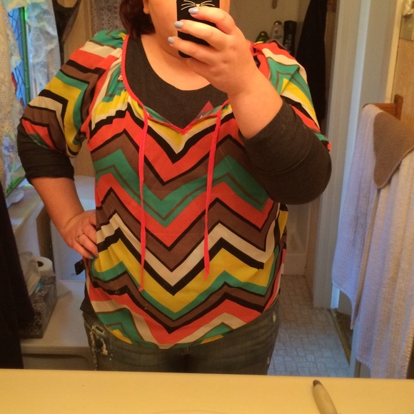 Bright chevron blouse - Picture 3 of 3