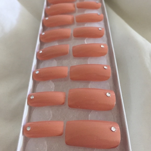 Nude Hand-Painted False Acrylic Glue-On Nails - Picture 2 of 3