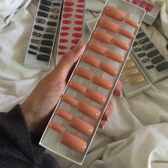 Nude Hand-Painted False Acrylic Glue-On Nails - Picture 3 of 3