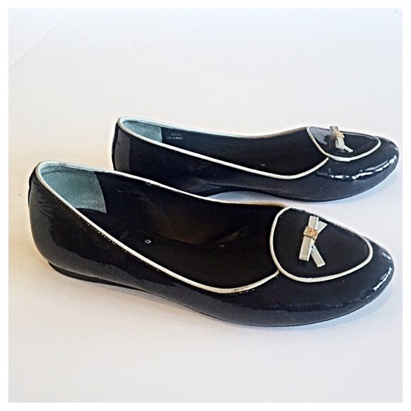 🚫SOLD🚫Tory Burch Navy Patent Dakota Loafers - Picture 2 of 4