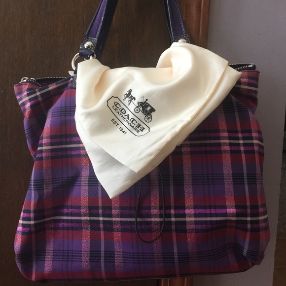 💕This is a gently used Coach Poppy Handbag💕