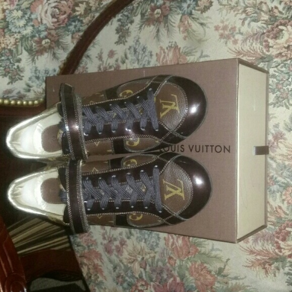 Louis Vuitton Sneakers - Picture 2 of 4
