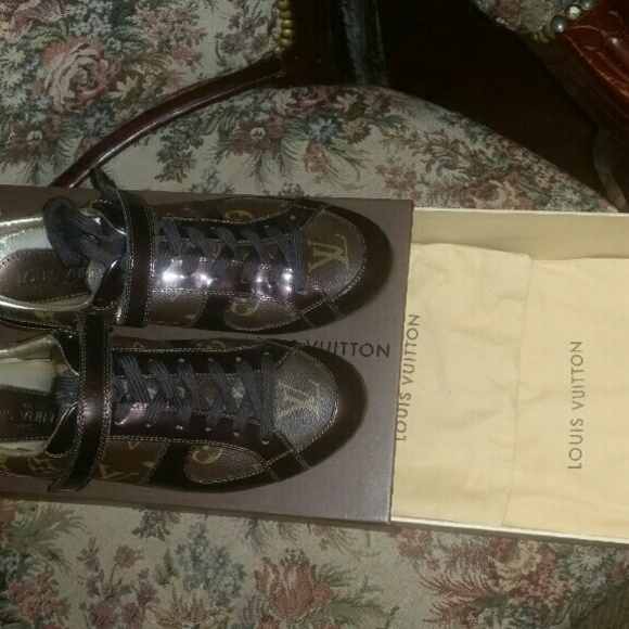 Louis Vuitton Sneakers - Picture 3 of 4