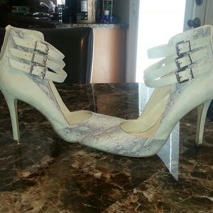 Jessica Simpson pumps