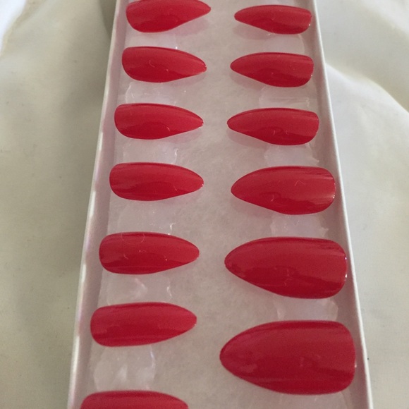 Red Hand-Painted False Acrylic Glue-On Nails - Picture 2 of 3