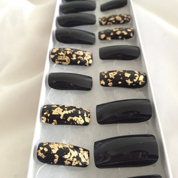 Hand-Painted False Acrylic Glue-On Nails - Picture 2 of 3