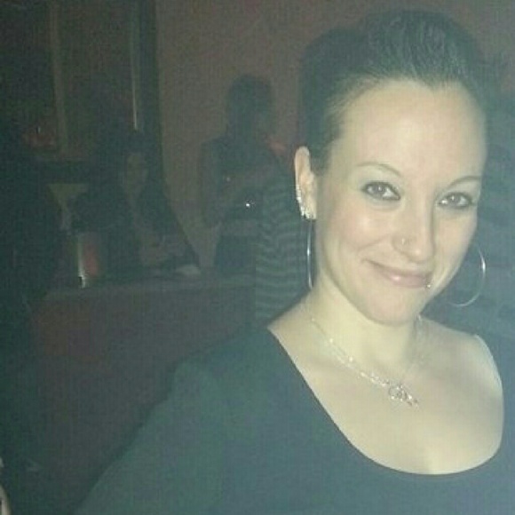 Meet your Posher, Tara - Picture 2 of 2