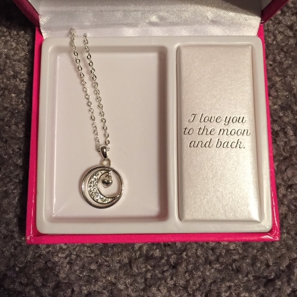 Love you to the moon and back neckless❤️