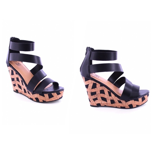 Susy Black Wedge Sandal - Picture 2 of 3