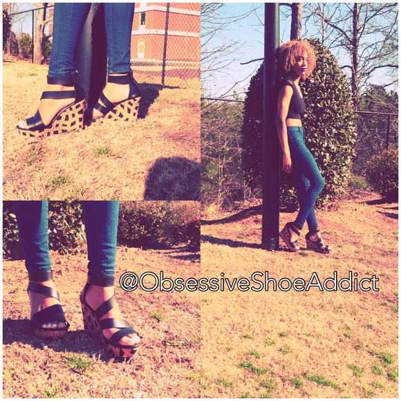 Susy Black Wedge Sandal - Picture 3 of 3