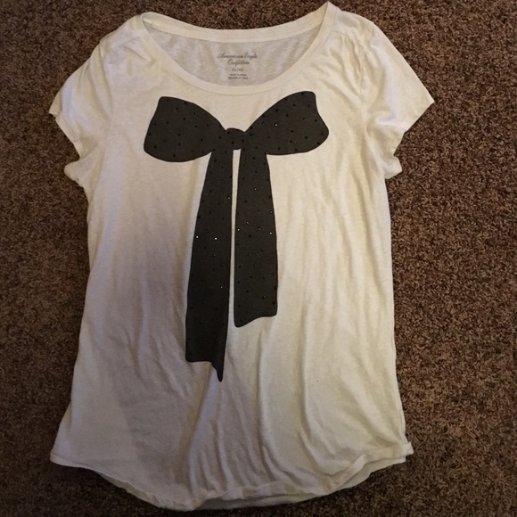 Soft tee with black bow on front
