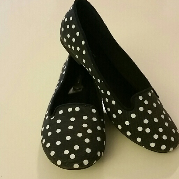 Navy polka dot flats