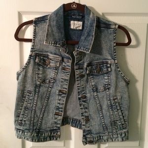 SO POSH! Denim sleeveless vest forever 21