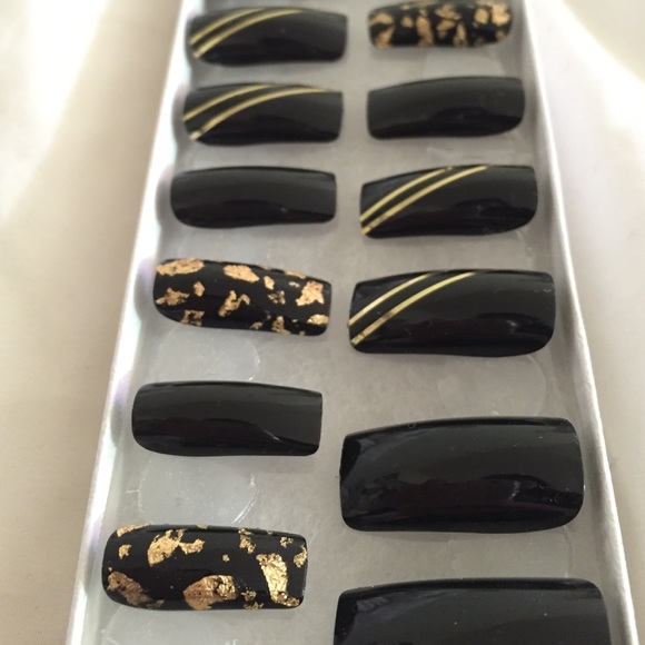 Hand-Painted False Acrylic Glue-On Nails - Picture 2 of 3