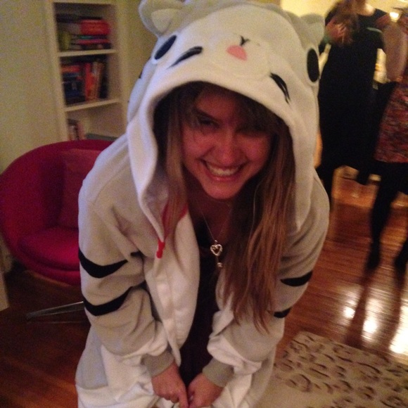 Meet your Posher, Annie - Picture 2 of 3