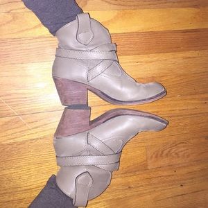 Rocket Dog tan booties