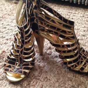 Sexy animal print starkly sandal.