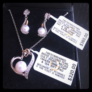 Freshwater pearl necklace and earrings