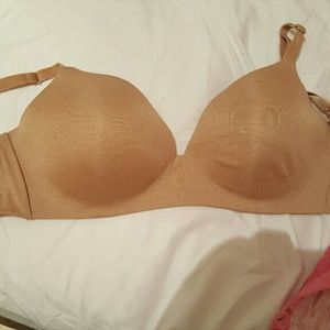36 DD VS no wire bra, like new wore once.