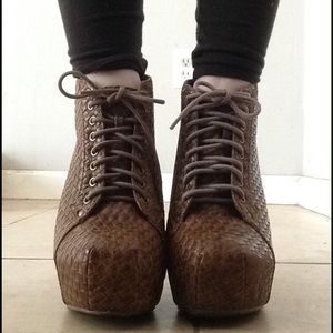 Vinatge Style Woven Platform Booties