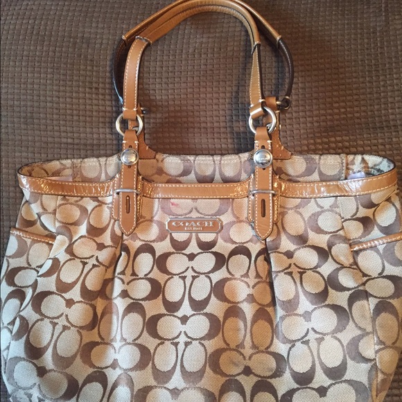 SOLD🎉🎉🎉🎉COACH PURSE