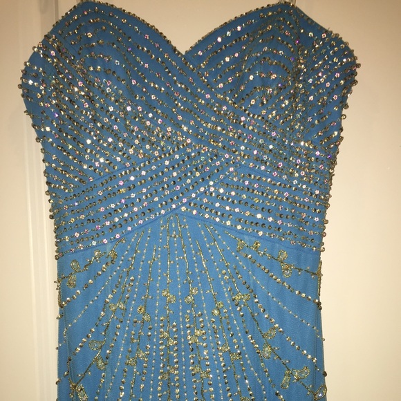 Gown/ Prom dress