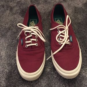 Adorable maroon vans😍 size 7.5