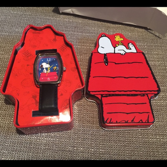 🎀brand new snoopy watch in tin case🎀