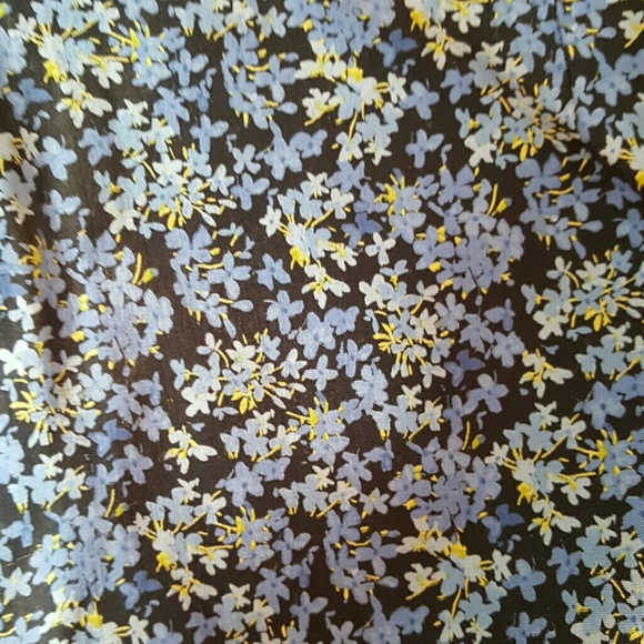 Donated Express mini-skirt.98% cotton.11/12 - Picture 2 of 3