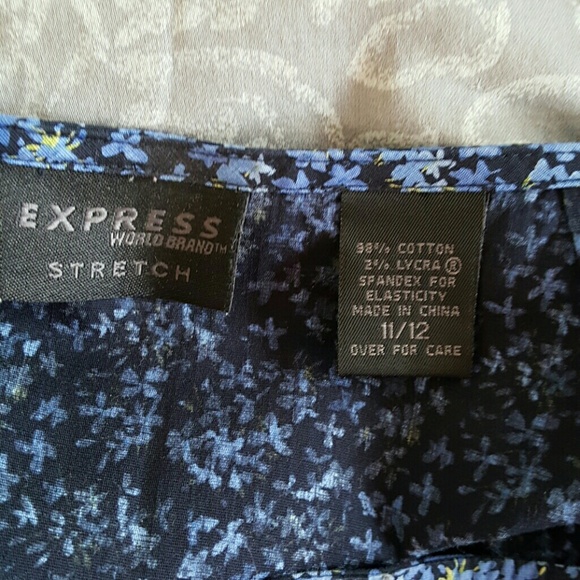 Donated Express mini-skirt.98% cotton.11/12 - Picture 3 of 3
